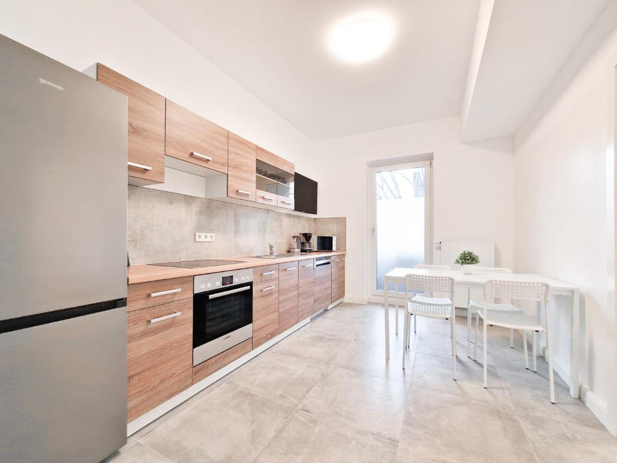 Raj Living - With 1 Or 2 - 15 Min To Messe Dus And Old Town Dus Appartement *