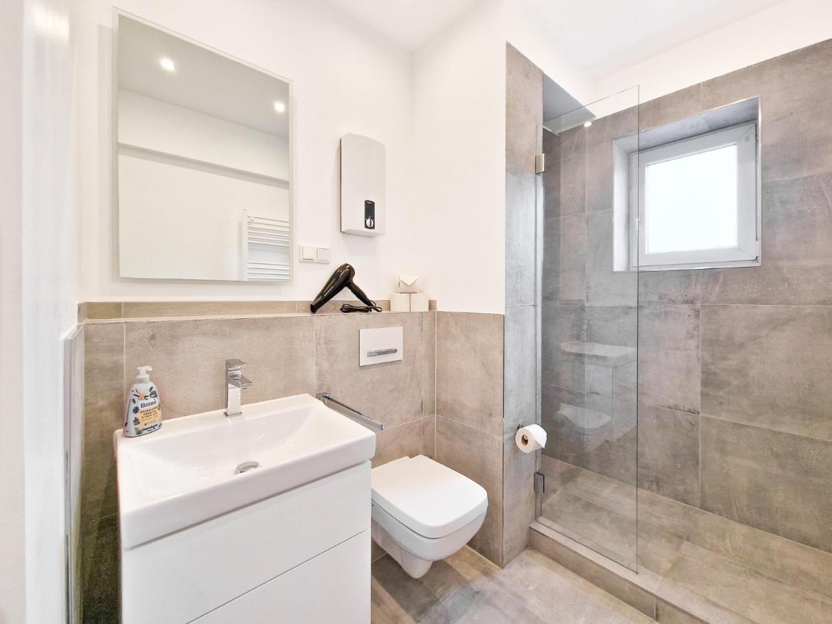 Appartement Raj Living - With 1 Or 2 - 15 Min To Messe Dus And Old Town Dus