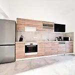 Raj Living - City Apartments With 1 Or 2 Rooms - 15 Min To Messe Dus And Old Town Dus