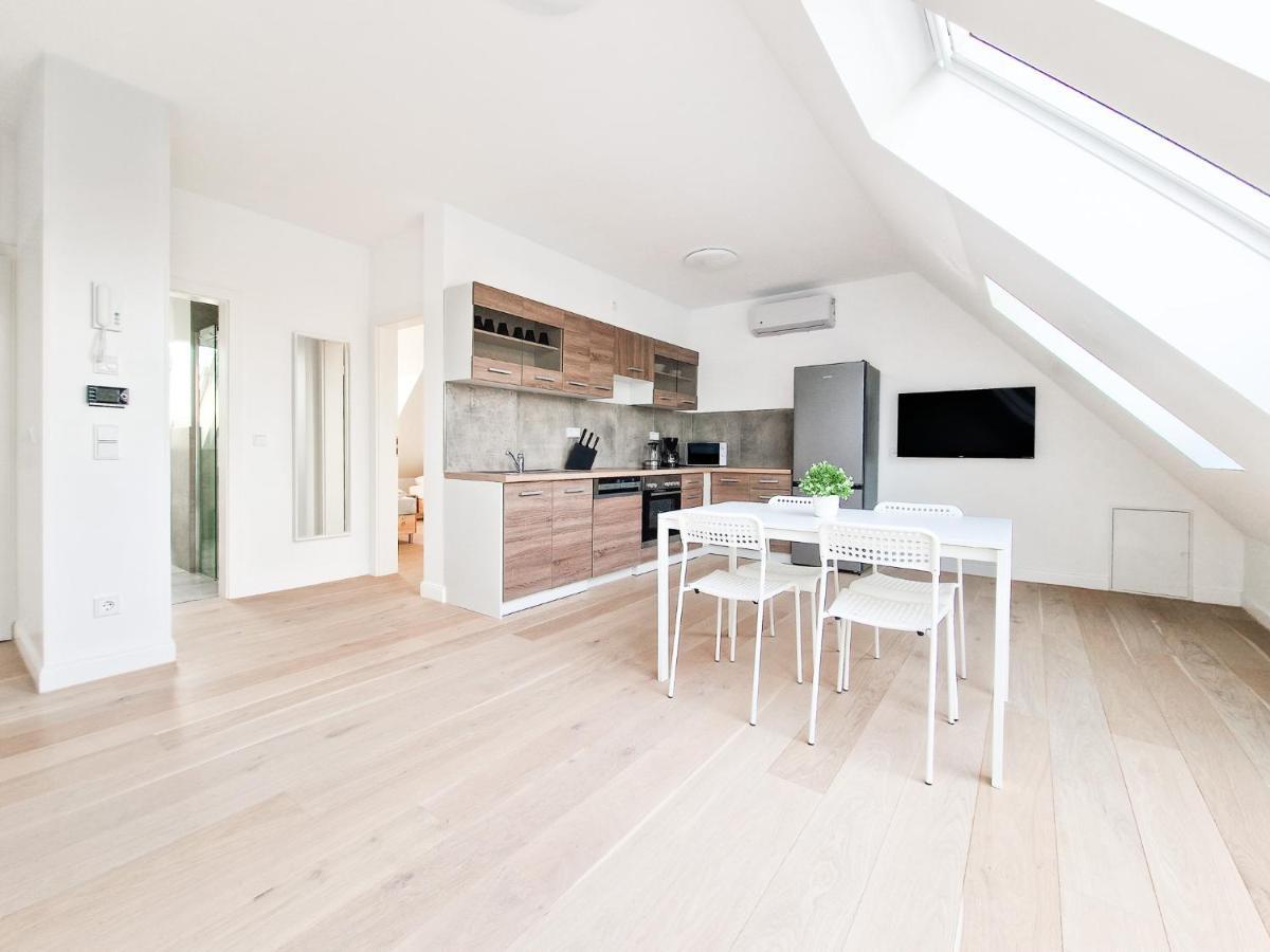 Raj Living - With 1 Or 2 - 15 Min To Messe Dus And Old Town Dus Düsseldorf