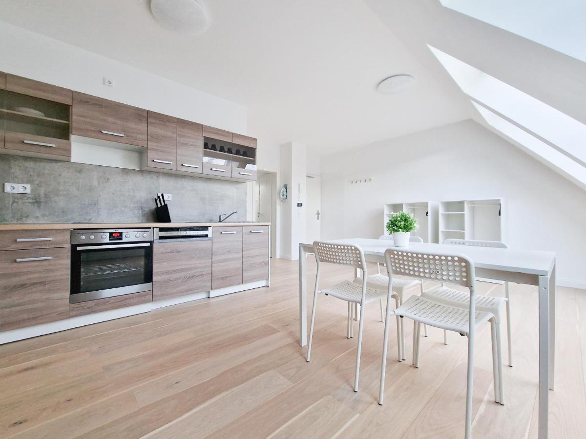 Raj Living - With 1 Or 2 - 15 Min To Messe Dus And Old Town Dus Düsseldorf